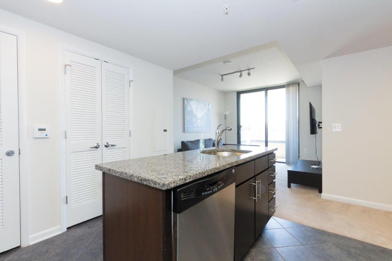 Pentagon Luxe Apartments Arlington Eksteriør bilde