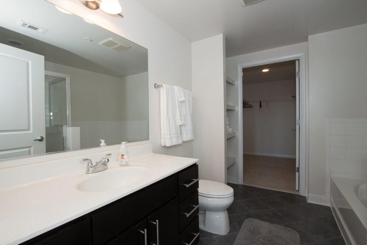 Pentagon Luxe Apartments Arlington Eksteriør bilde